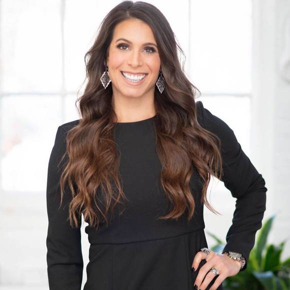 Meet your Posher, Danielle - Picture 1 of 1